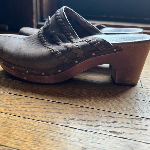 UGG CLOGS - Picture 4 of 6